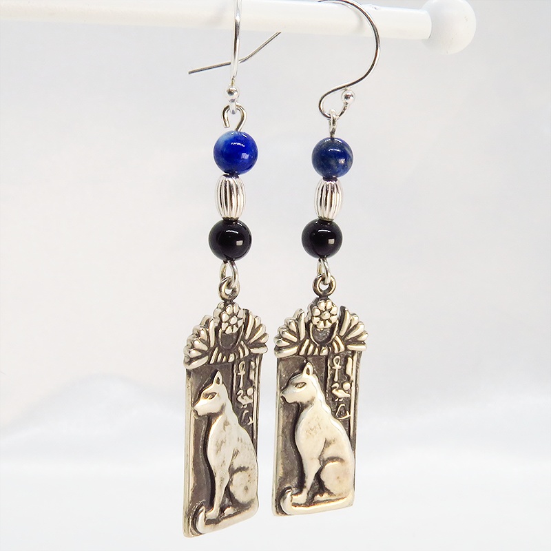 プレート タグ フックピアス 猫の女神バステト 古代エジプト シルバー925 ラピスラズリ オニキス