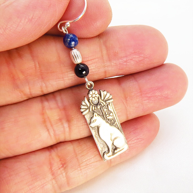 プレート タグ フックピアス 猫の女神バステト 古代エジプト シルバー925 ラピスラズリ オニキス