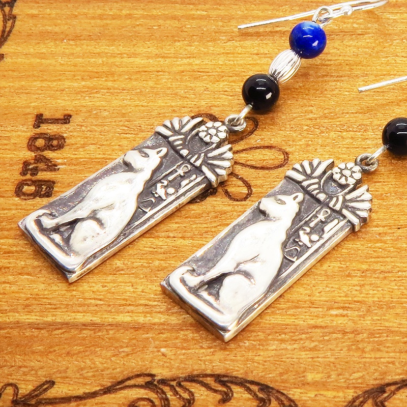 プレート タグ フックピアス 猫の女神バステト 古代エジプト シルバー925 ラピスラズリ オニキス