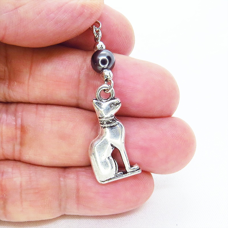 バステト 猫の女神 アンティークシルバー スワロフスキーパール(黒)と組合せたオリエンタル調ピアス サージカル可