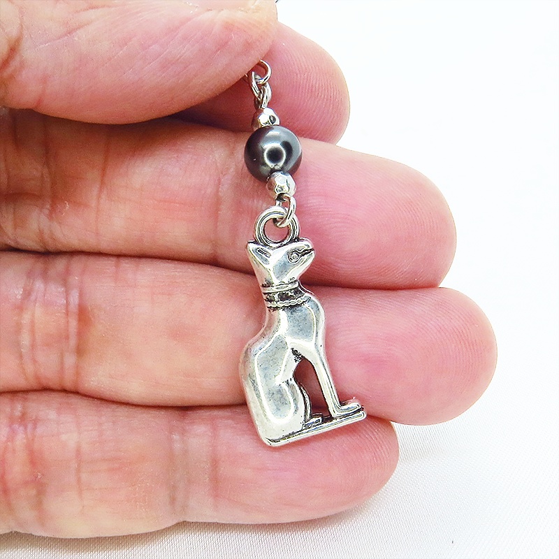 バステト 猫の女神 アンティークシルバー スワロフスキーパール(黒)と組合せたオリエンタル調ピアス サージカル可