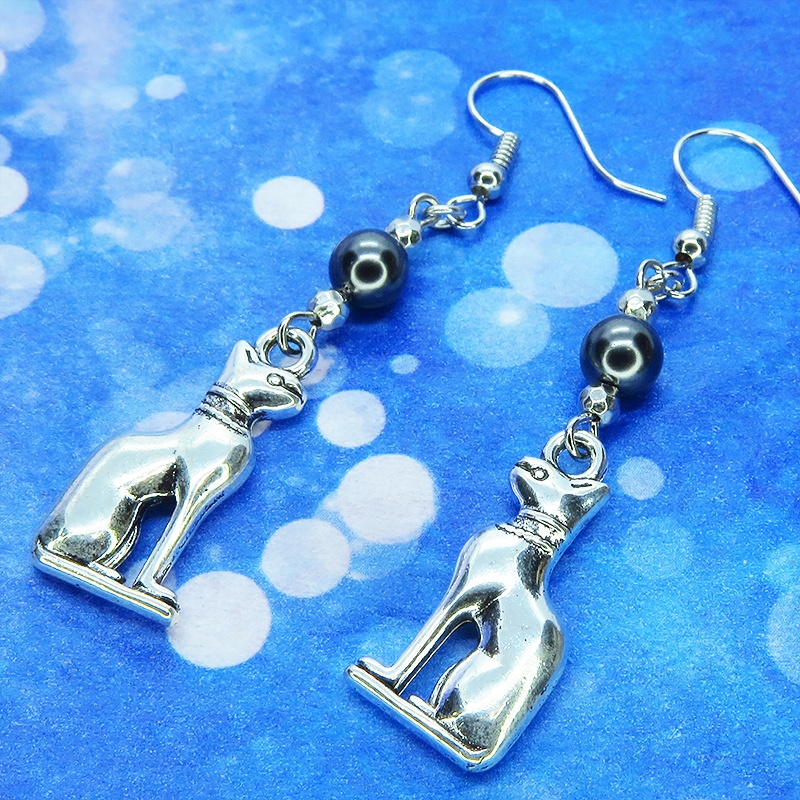 バステト 猫の女神 アンティークシルバー スワロフスキーパール(黒)と組合せたオリエンタル調ピアス サージカル可