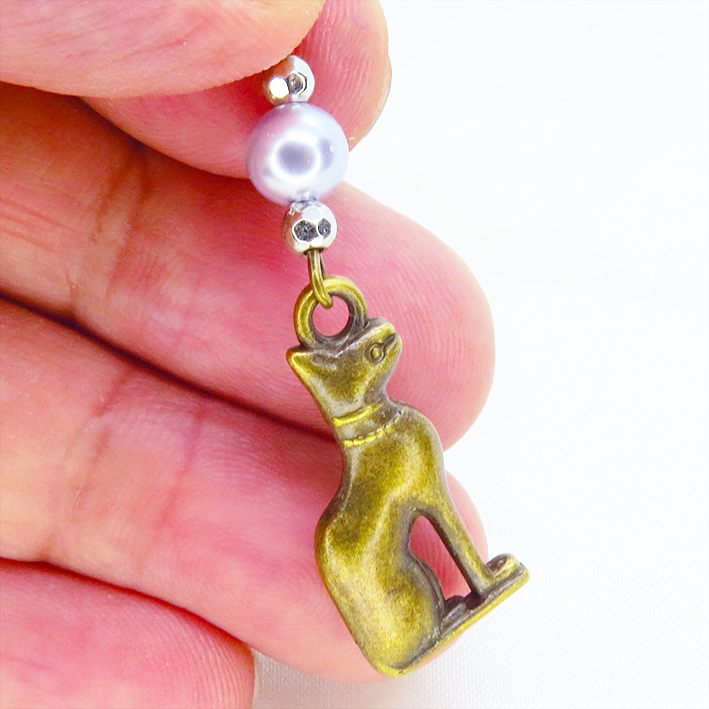 バステト 猫の女神 アンティークゴールド スワロフスキーパール(シルバーグレイ)と組合せたオリエンタル調ピアス