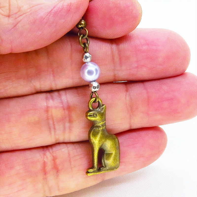 バステト 猫の女神 アンティークゴールド スワロフスキーパール(シルバーグレイ)と組合せたオリエンタル調ピアス