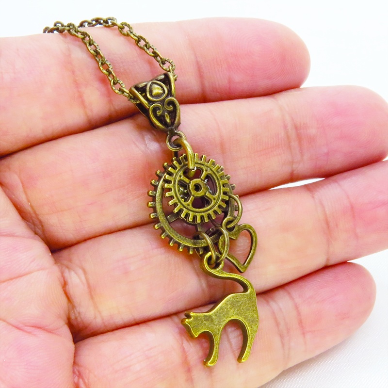 アンティークゴールド 跳ね猫と大小異なる歯車を組合せたスチームパンク風ネックレス コンパクト オープンハート
