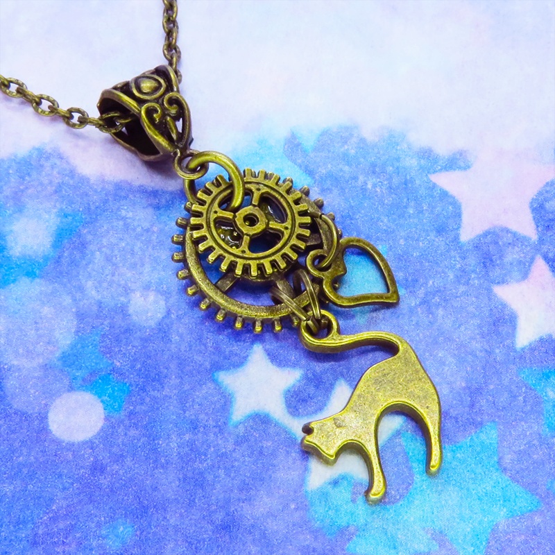 アンティークゴールド 跳ね猫と大小異なる歯車を組合せたスチームパンク風ネックレス コンパクト オープンハート
