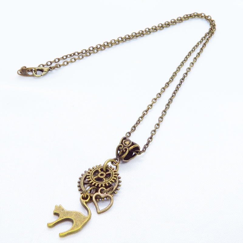 アンティークゴールド 跳ね猫と大小異なる歯車を組合せたスチームパンク風ネックレス コンパクト オープンハート