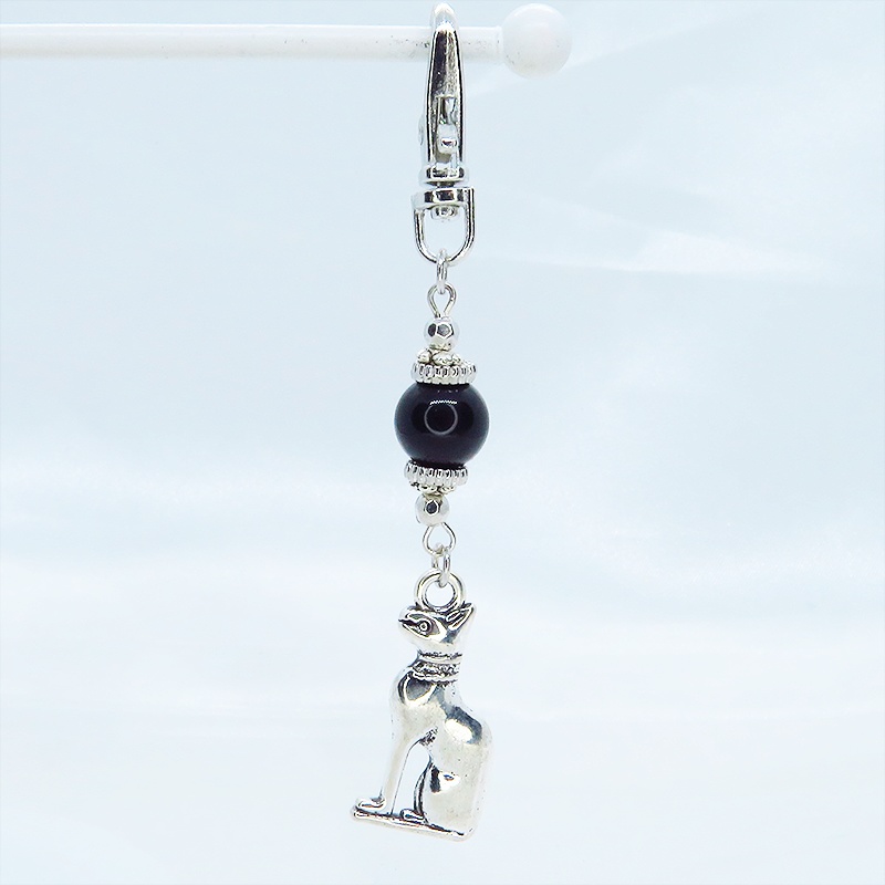 バステト 猫の女神 アンティークシルバー オニキスと組合せたオリエンタル調キーホルダー バッグチャーム