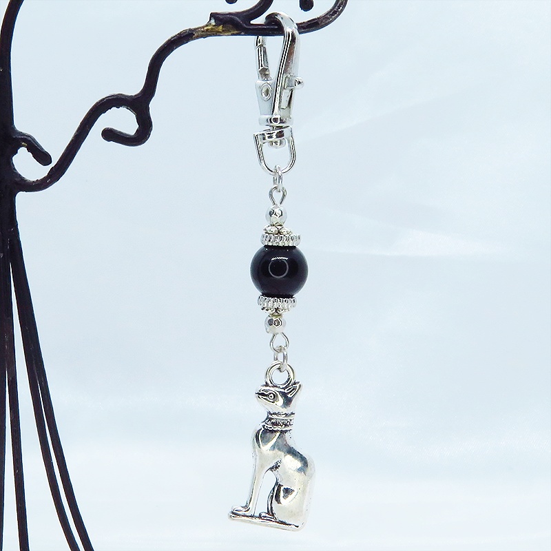 バステト 猫の女神 アンティークシルバー オニキスと組合せたオリエンタル調キーホルダー バッグチャーム
