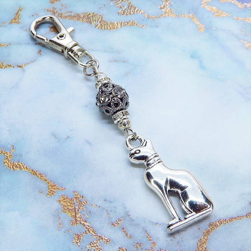 バステト 猫の女神 アンティークシルバー メタルチャームと組合せたオリエンタル調キーホルダー バッグチャーム