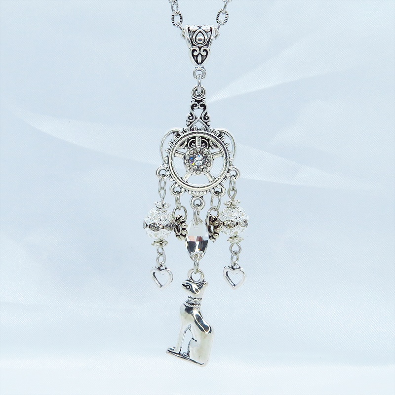 バステト 猫の女神 アンティークシルバー オリエンタル風スワロフスキーとメタルビーズを組合せたネックレス アジャスター