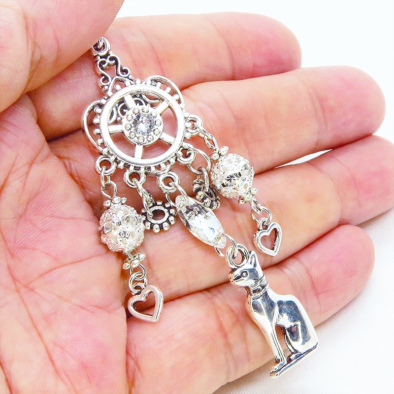 バステト 猫の女神 アンティークシルバー オリエンタル風スワロフスキーとメタルビーズを組合せたネックレス アジャスター