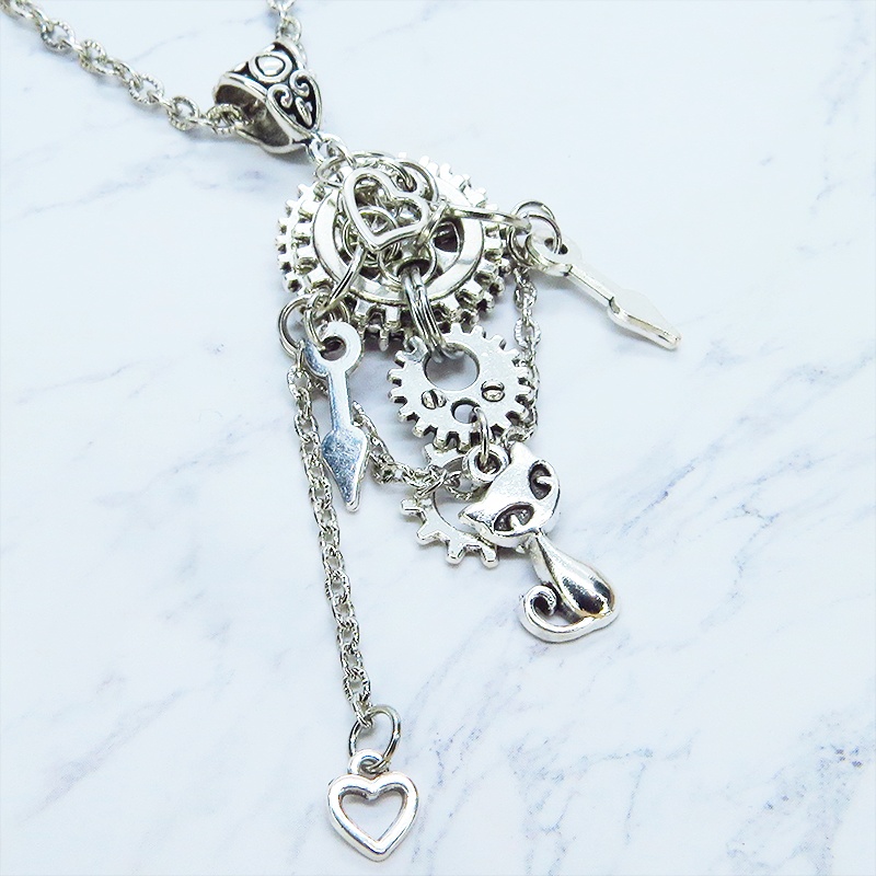 アンティークシルバー 猫と歯車・チェーンのスチームパンク風ネックレス ハート アジャスター付 長さ変更可