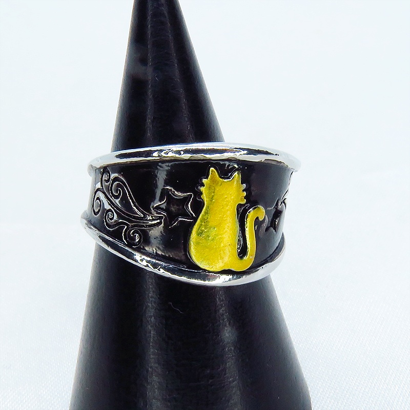 ゴールドの猫シルエットが描かれたブラックカラーリング シルバー925PL ステンレス フリーサイズ