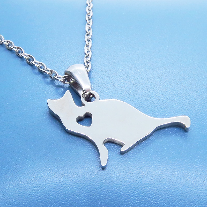 ステンレス製 猫シルエットとハートを組合せた可愛いチャームネックレス ダイカット シルバーカラー アジャスター追加可