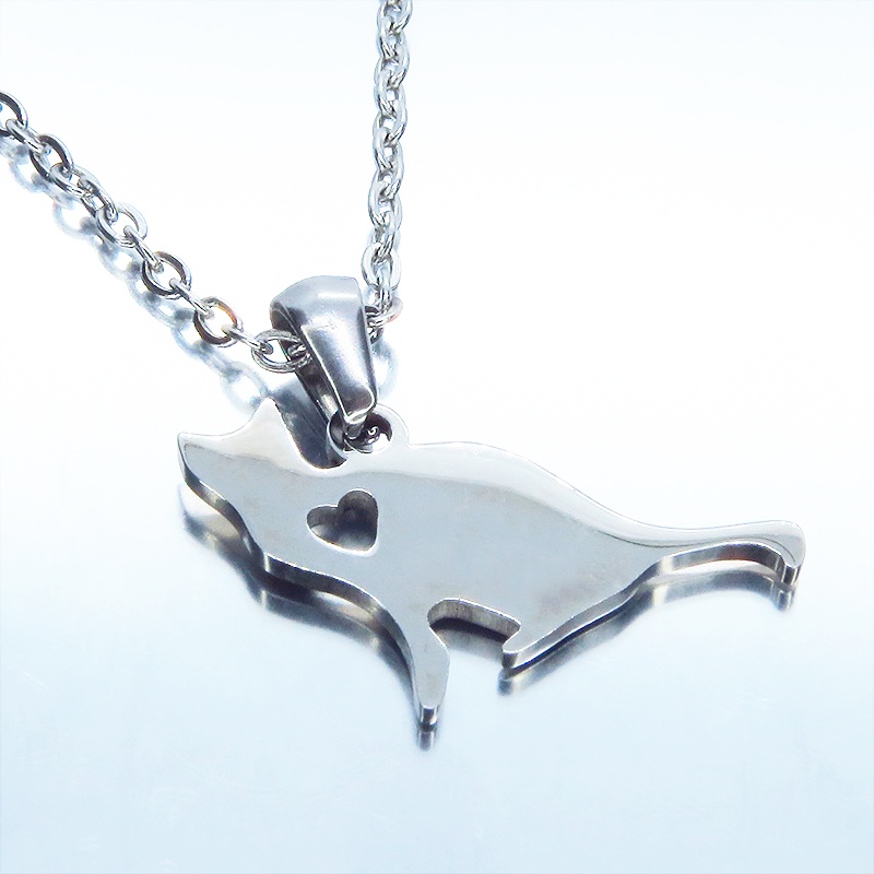 ステンレス製 猫シルエットとハートを組合せた可愛いチャームネックレス ダイカット シルバーカラー アジャスター追加可