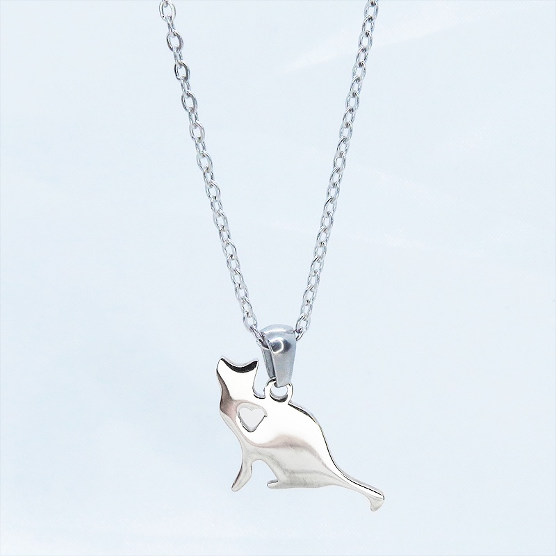 ステンレス製 猫シルエットとハートを組合せた可愛いチャームネックレス ダイカット シルバーカラー アジャスター追加可