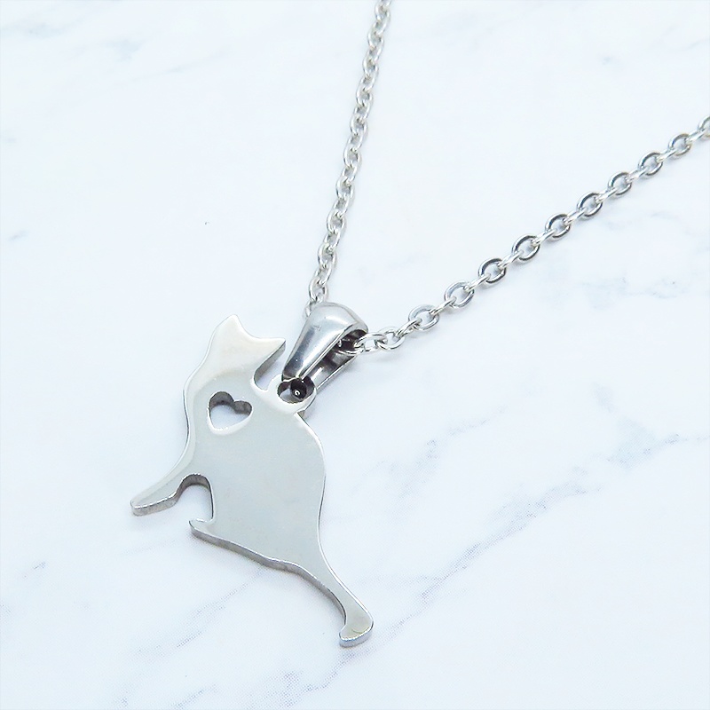 ステンレス製 猫シルエットとハートを組合せた可愛いチャームネックレス ダイカット シルバーカラー アジャスター追加可