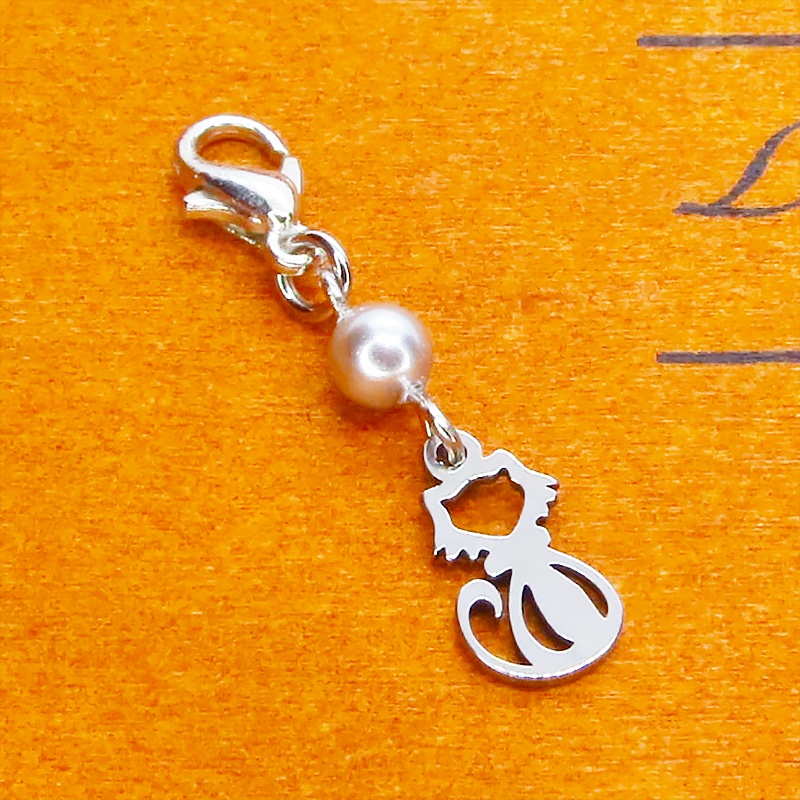 マスクチャーム シルバーカラー 猫とクリスタルガラスのコンパクトなチャーム ステンレス ダイカット