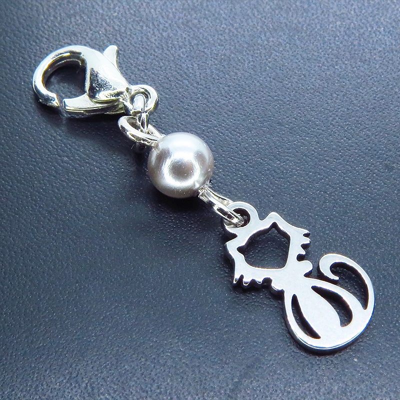 マスクチャーム シルバーカラー 猫とクリスタルガラスのコンパクトなチャーム ステンレス ダイカット