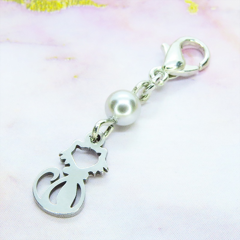 マスクチャーム シルバーカラー 猫とクリスタルガラスのコンパクトなチャーム ステンレス ダイカット