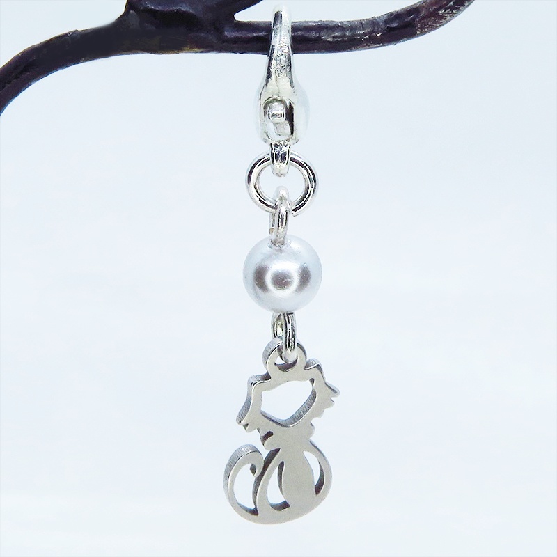 マスクチャーム シルバーカラー 猫とクリスタルガラスのコンパクトなチャーム ステンレス ダイカット