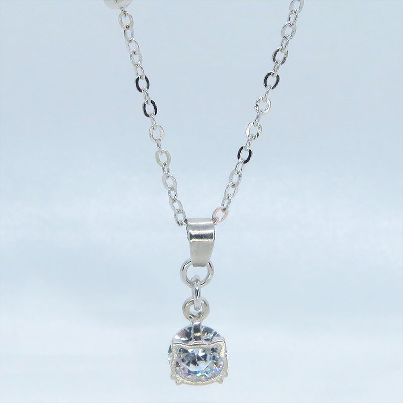 シルバーカラーの猫フェイスフレームのキュービックジルコニアのワンポイントネックレス 長さ変更可 アジャスター可