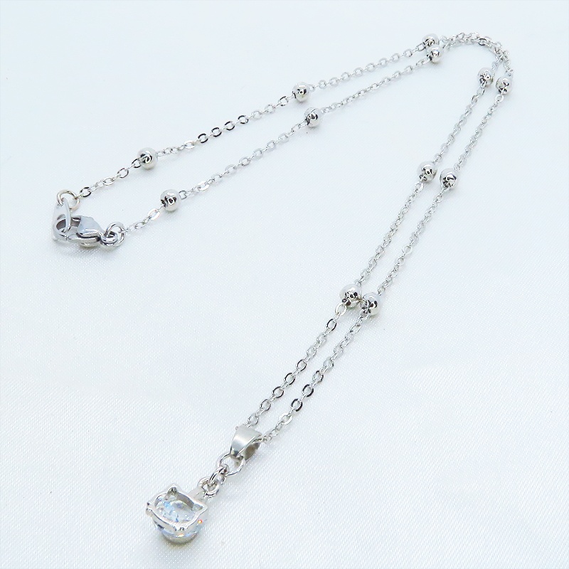 シルバーカラーの猫フェイスフレームのキュービックジルコニアのワンポイントネックレス 長さ変更可 アジャスター可