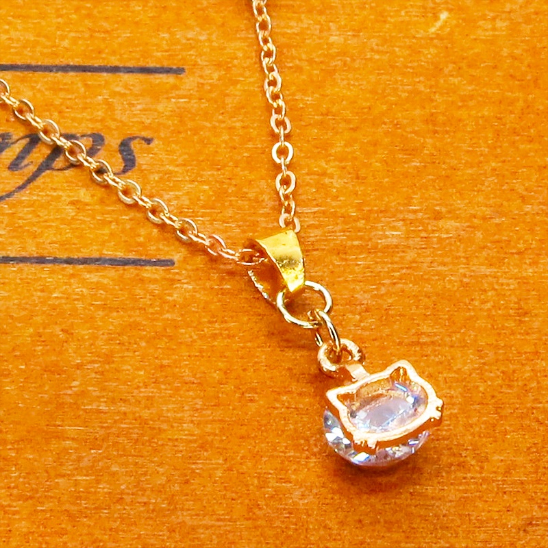 マットゴールドの猫フェイスフレームのキュービックジルコニアのワンポイントネックレス 長さ変更可 アジャスター可