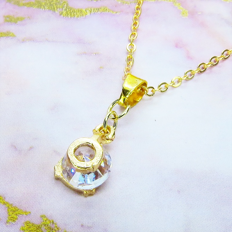 マットゴールドの猫フェイスフレームのキュービックジルコニアのワンポイントネックレス 長さ変更可 アジャスター可