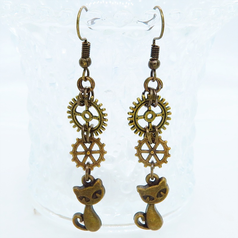 アンティークゴールド 猫と2連の歯車を組合せたスチームパンク風のスリムなピアス