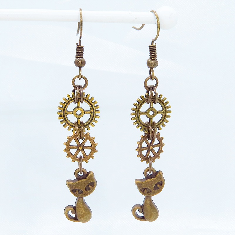 アンティークゴールド 猫と2連の歯車を組合せたスチームパンク風のスリムなピアス
