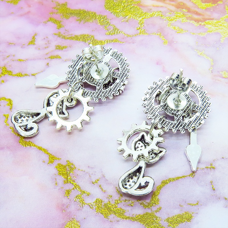 アンティークシルバー 猫と歯車のスチームパンク風スタッドピアス 時計の針 ミドルレンジ 多層 ポストピアス