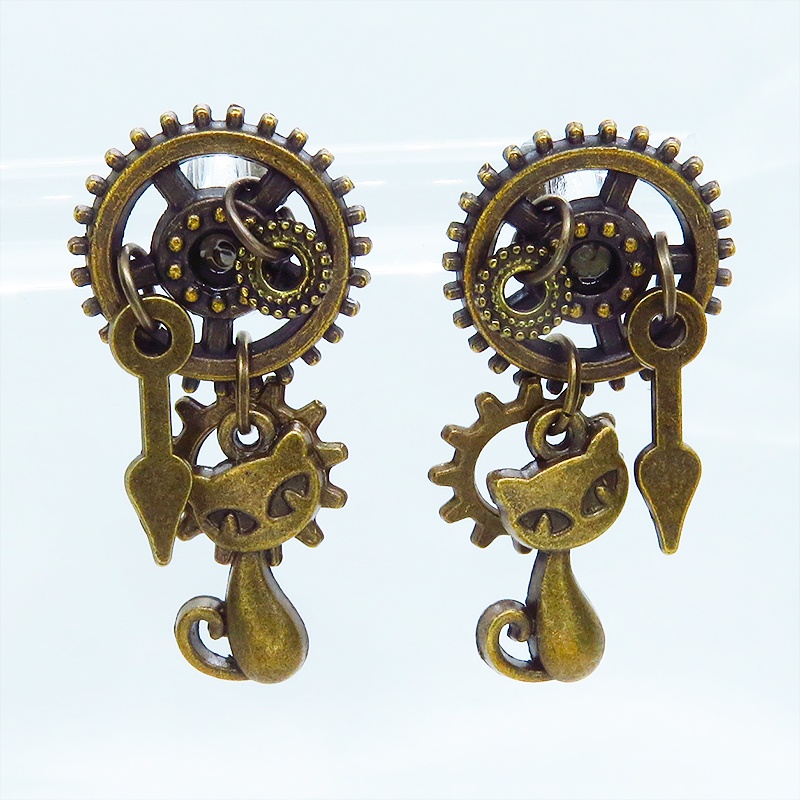 アンティークゴールド 猫と歯車のスチームパンク風スタッドピアス 時計の針 ミドルレンジ 多層 ポストピアス