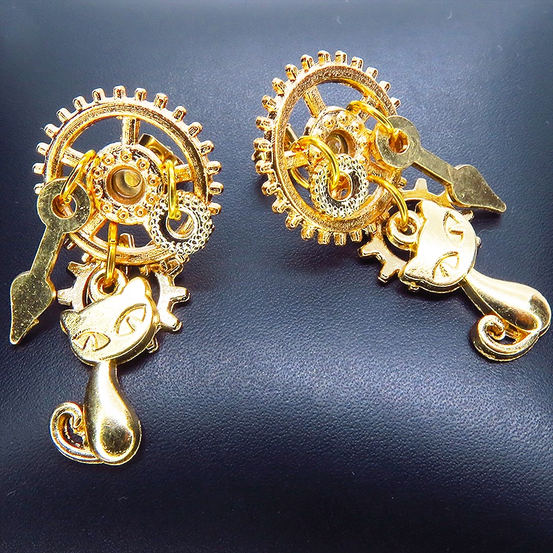 マットゴールド 猫と歯車のスチームパンク風スタッドピアス 時計の針 ミドルレンジ 多層 ポストピアス