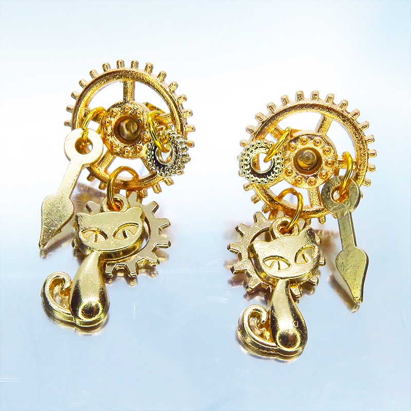 マットゴールド 猫と歯車のスチームパンク風スタッドピアス 時計の針 ミドルレンジ 多層 ポストピアス