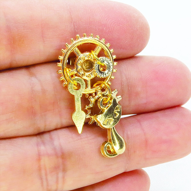マットゴールド 猫と歯車のスチームパンク風スタッドピアス 時計の針 ミドルレンジ 多層 ポストピアス