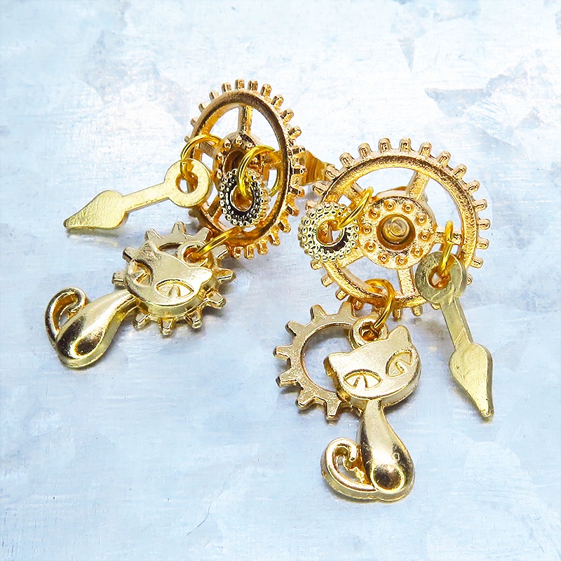 マットゴールド 猫と歯車のスチームパンク風スタッドピアス 時計の針 ミドルレンジ 多層 ポストピアス