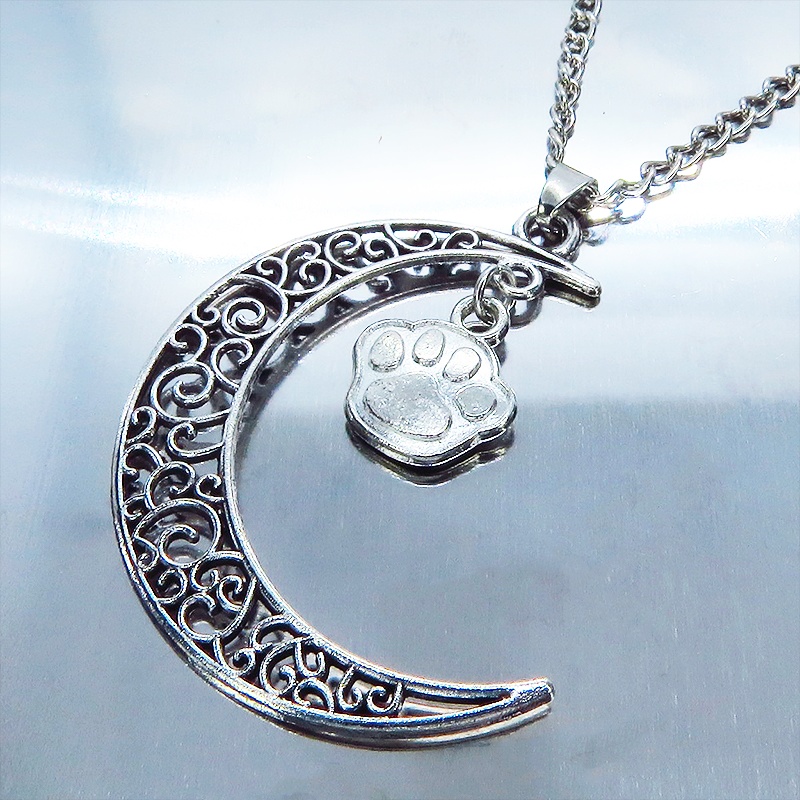 アンティークシルバー 透かし三日月と肉球の大人可愛いネックレス ムーンネックレス 猫 犬 銀古美