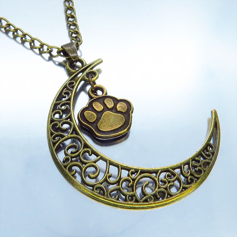 アンティークゴールド 透かし三日月と肉球の大人可愛いネックレス ムーンネックレス 猫 犬 金古美