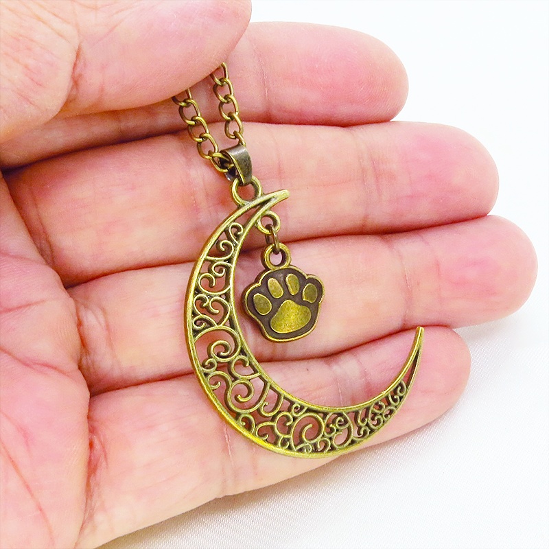 アンティークゴールド 透かし三日月と肉球の大人可愛いネックレス ムーンネックレス 猫 犬 金古美