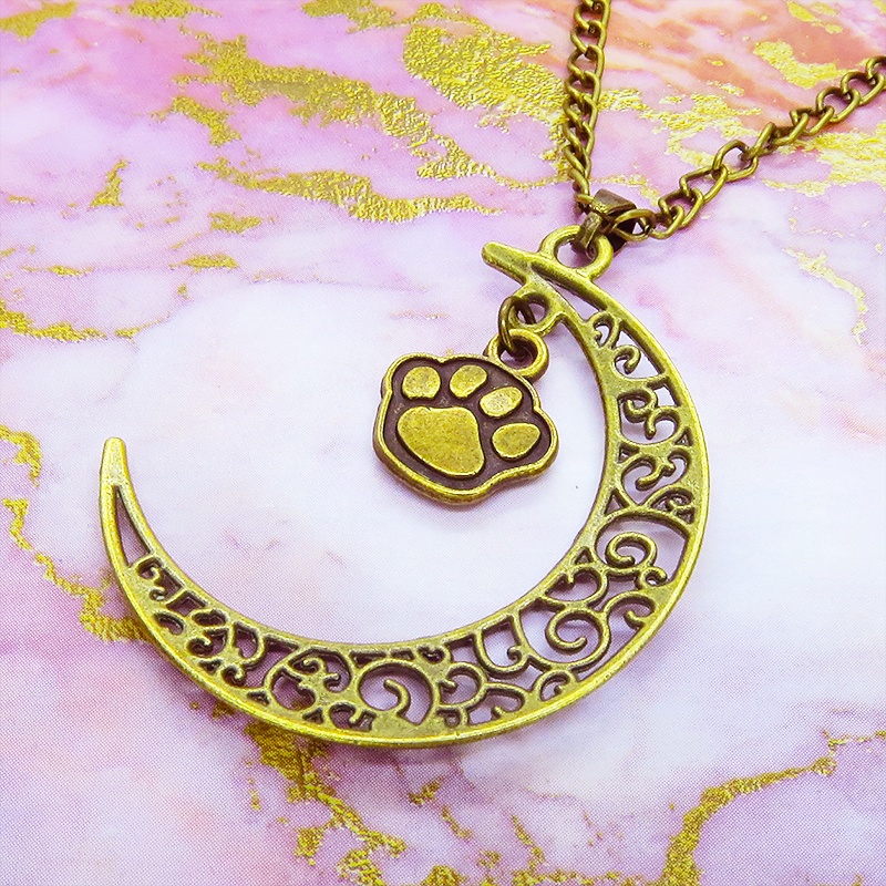 アンティークゴールド 透かし三日月と肉球の大人可愛いネックレス ムーンネックレス 猫 犬 金古美