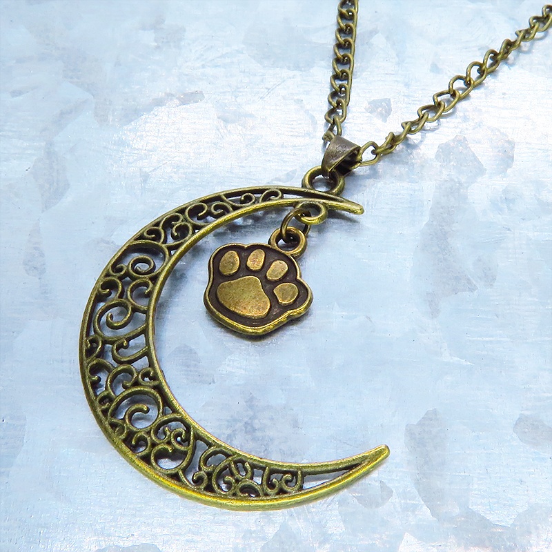 アンティークゴールド 透かし三日月と肉球の大人可愛いネックレス ムーンネックレス 猫 犬 金古美