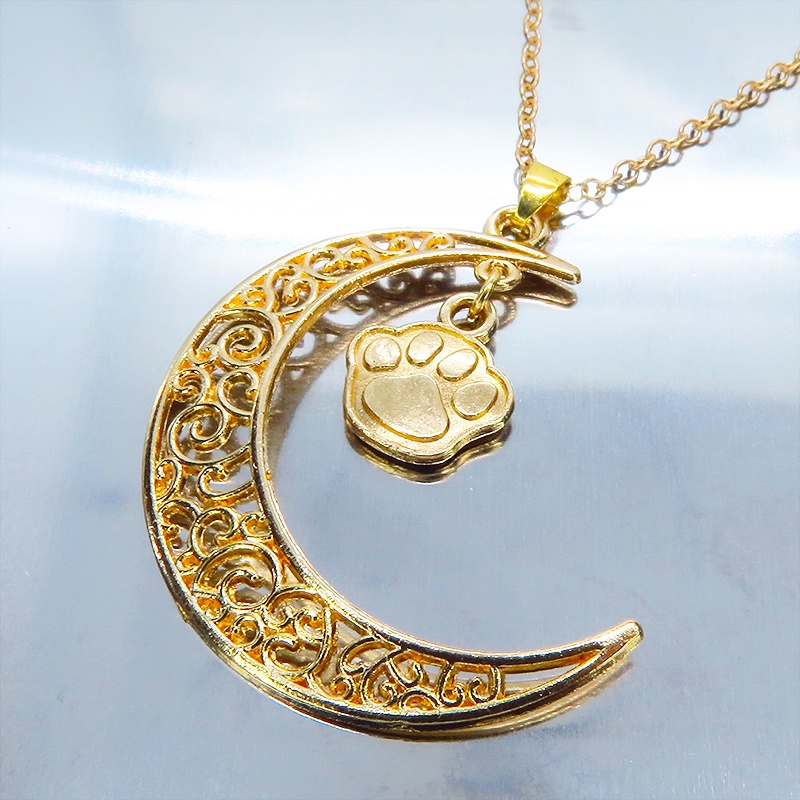 マットゴールド 透かし三日月と肉球の大人可愛いネックレス ムーンネックレス 猫 犬
