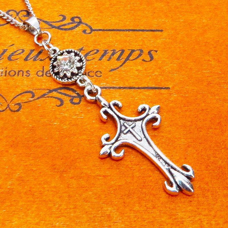 アンティークシルバー ゴシック調のロザリオ(十字架)とラインストーンのペンダント・ネックレス アジャスター可 SV925可