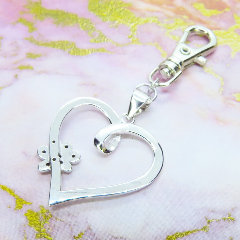 シルバー925 肉球のワンポイントがついたオープンハートの可愛いキーホルダー バッグチャーム キュービックジルコニア