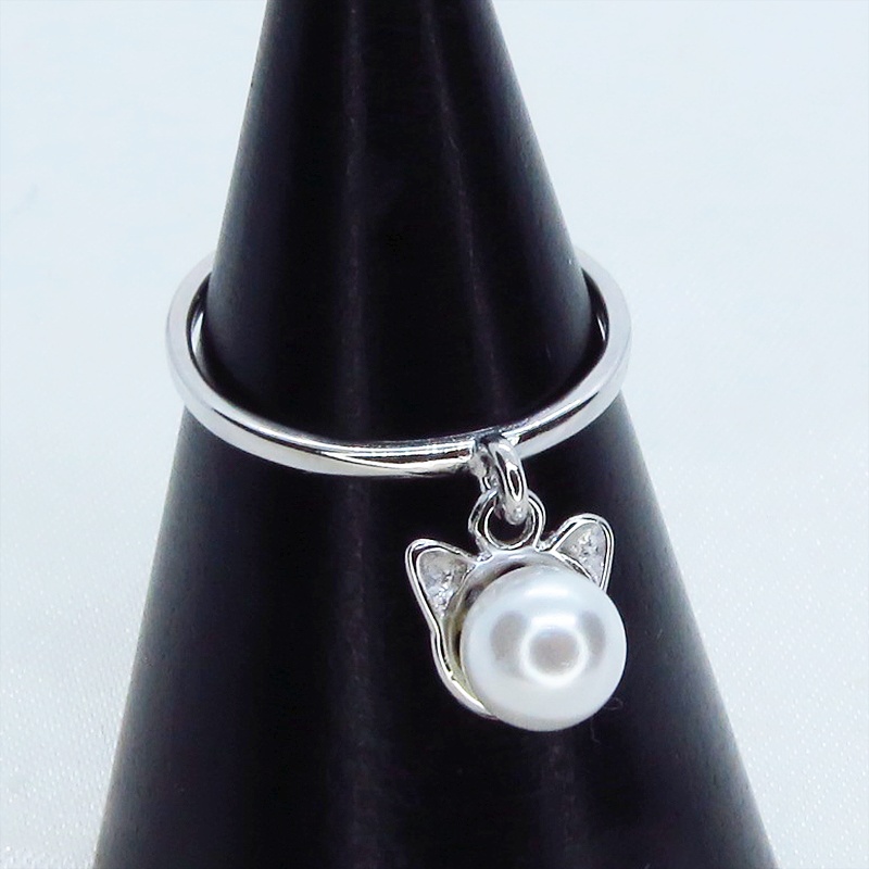 シルバー925 猫耳パールのチャームをつり下げた大人可愛いリング 淡水パール フリーサイズ ピンキーリング