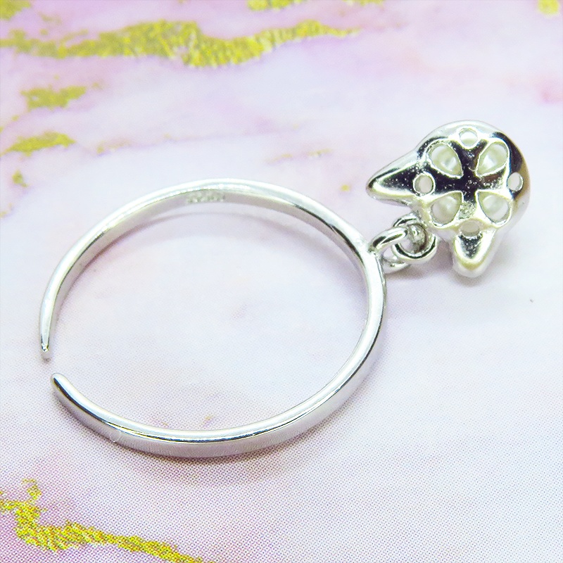 シルバー925 猫耳パールのチャームをつり下げた大人可愛いリング 淡水パール フリーサイズ ピンキーリング