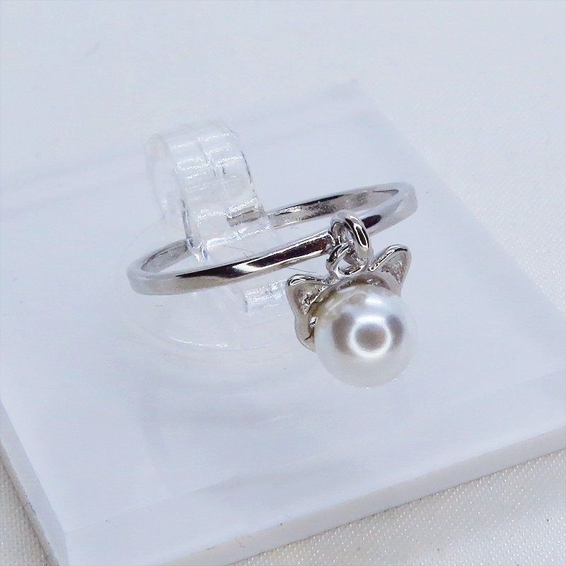 シルバー925 猫耳パールのチャームをつり下げた大人可愛いリング 淡水パール フリーサイズ ピンキーリング