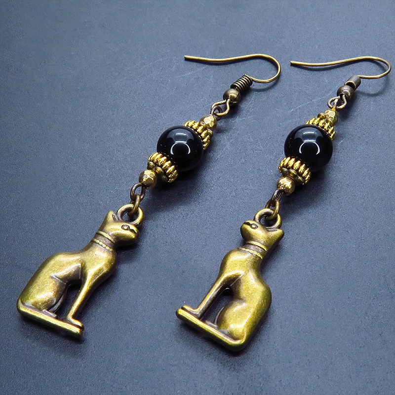 バステト 猫の女神 アンティークゴールド オニキスと組合せたオリエンタル調ピアス 古代エジプト